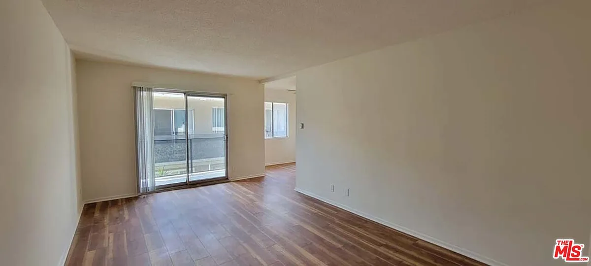 Building Photo - 1352 N Citrus Ave #3