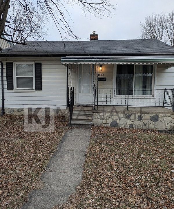 1st image of 1621 E Granet Ave