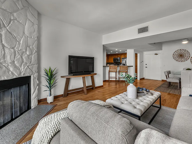 8162 Manitoba St #202 — Photo 32