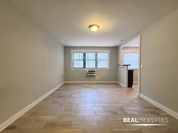2nd image of 510 W Briar Pl #510101