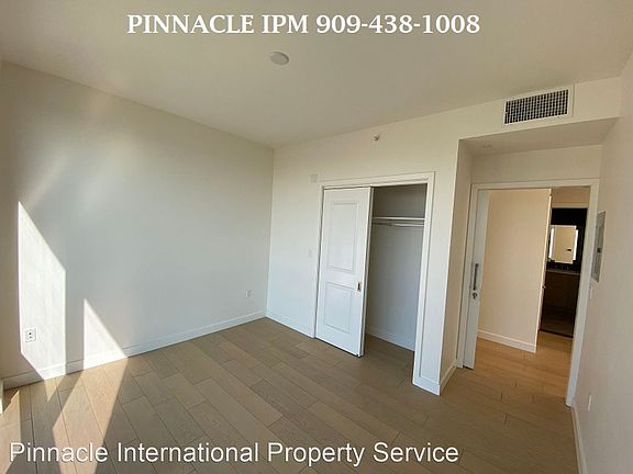 5th image of 400 S Broadway #2712
