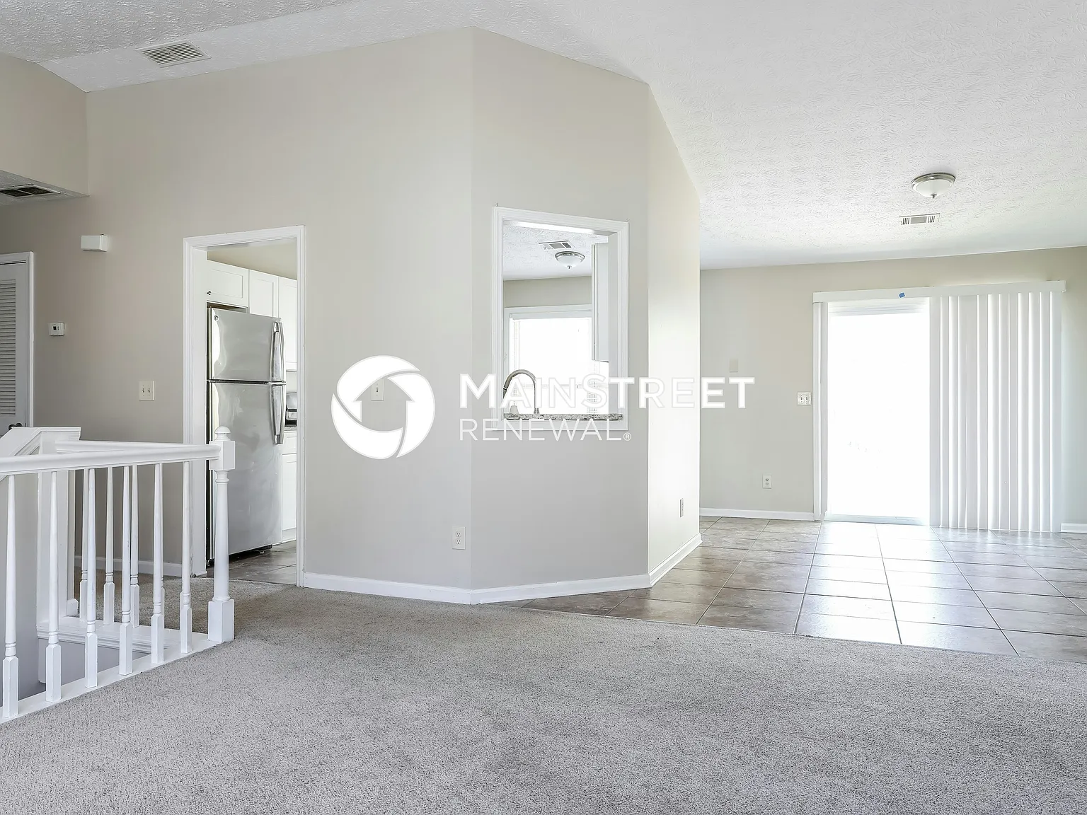 2323 Hampton Dr — Photo 2
