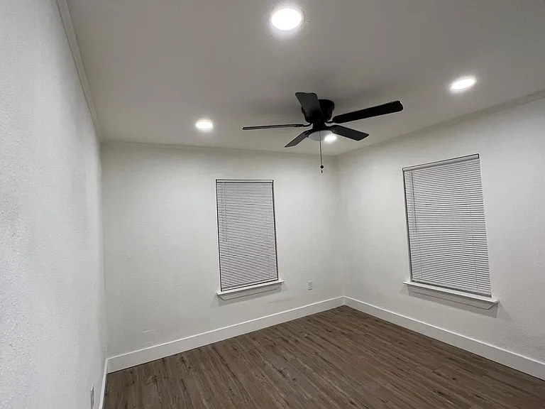 335 Avenue G — Photo 11