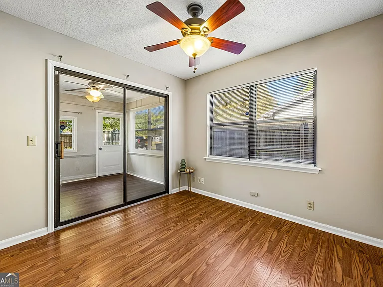 132 Woodvalley Dr — Photo 25