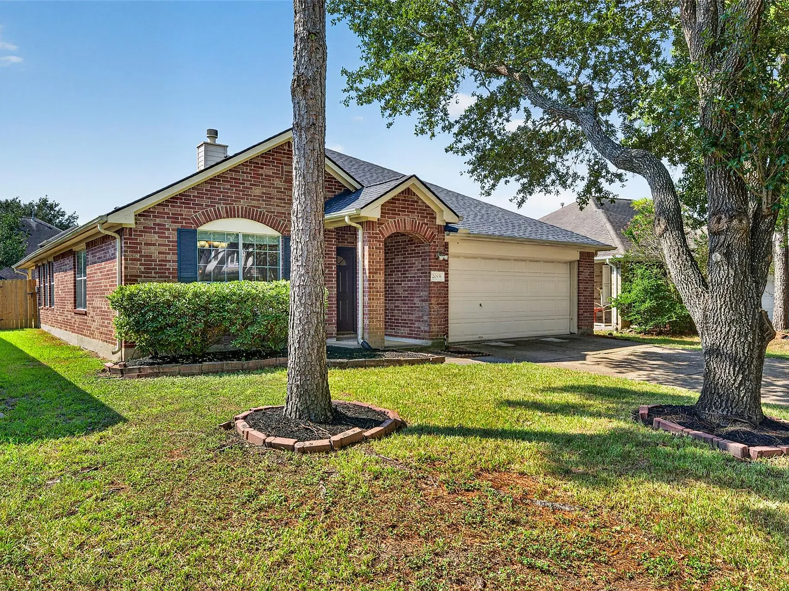 4 bed, 2.0 bath, 1962 sqft, $2,200 — Photo 4