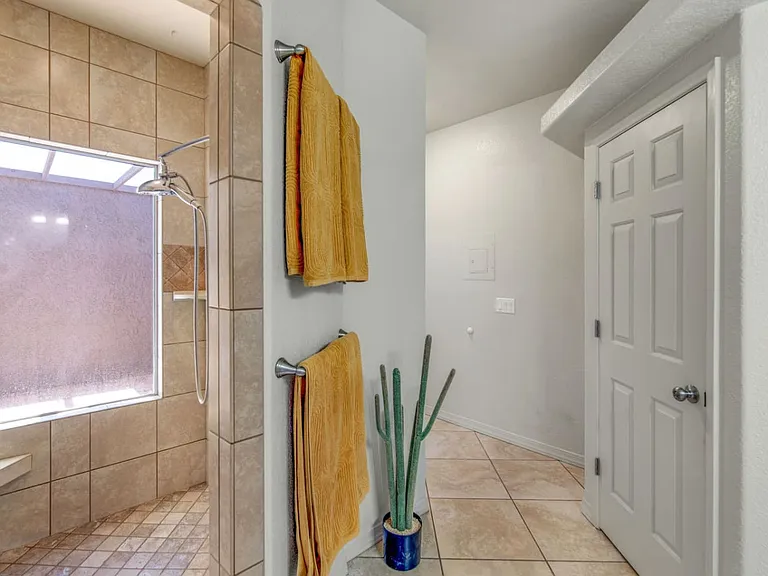 1800 Burgundy Dr — Photo 22