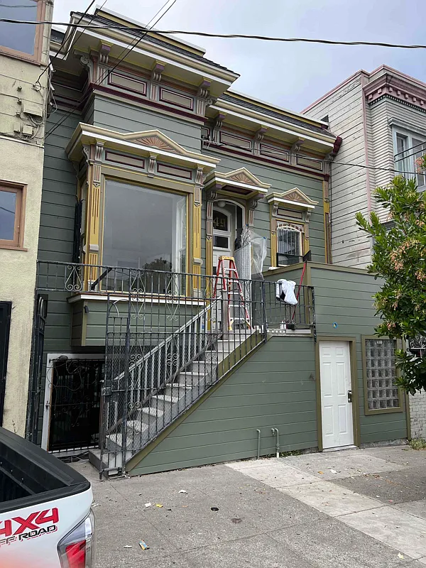 1649 La Salle Ave — Photo 1