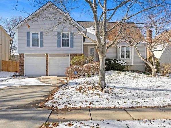 12486 S Twilight Ln, Olathe, KS 66062