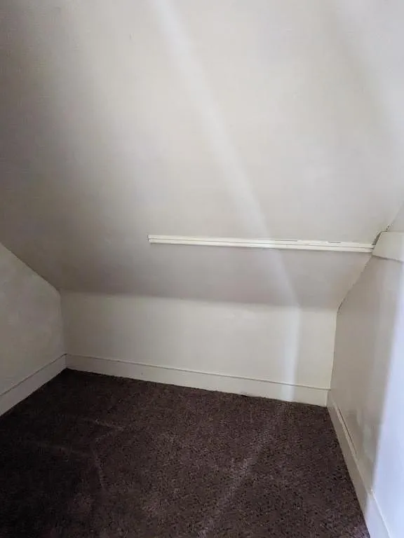 903 E Walnut B — Photo 3