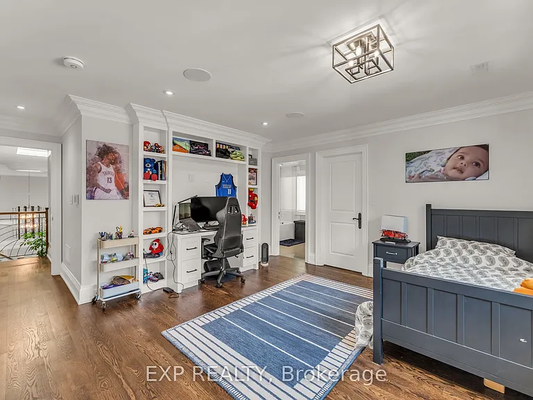 606 Lakeshore Rd W — Photo 39
