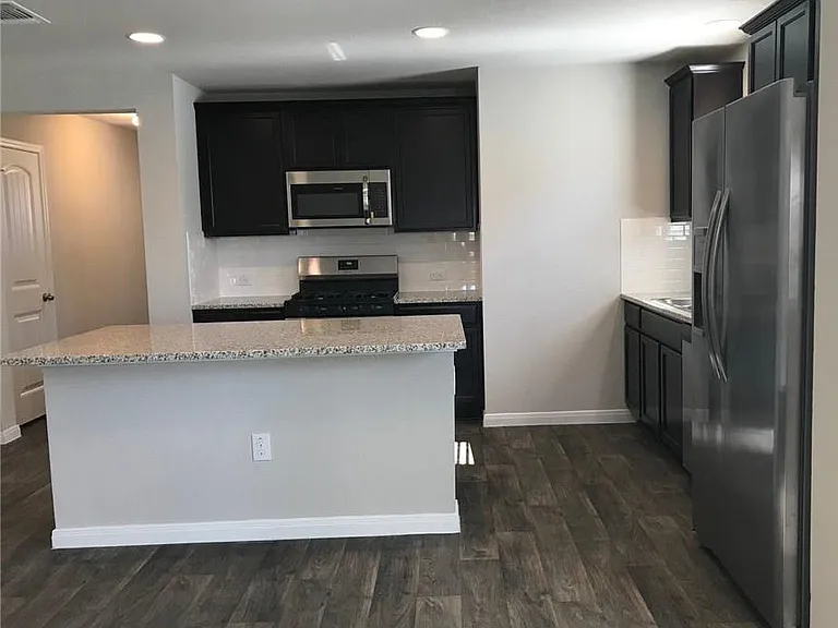 108 Cranbrook Ln — Photo 3