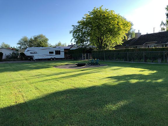 Additional lot w/RV parking