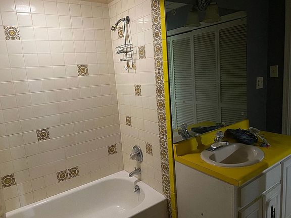 4th image of 2371 Elvis Presley Blvd