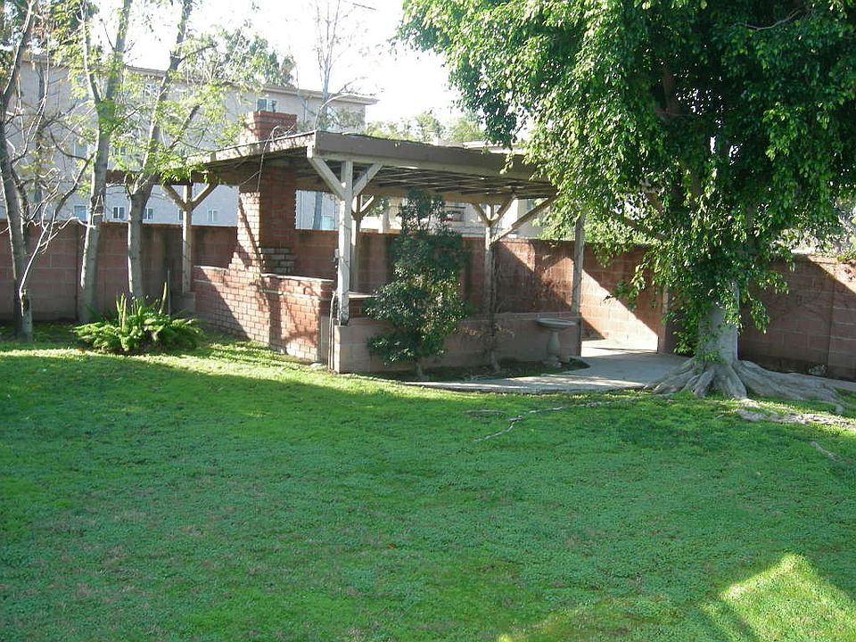 1st image of 330 E Everett Pl