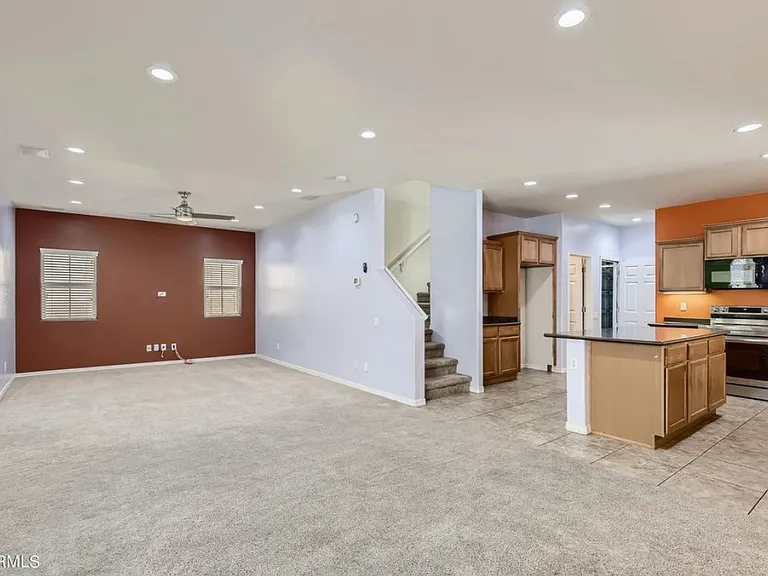 1958 W Faria Ln — Photo 3