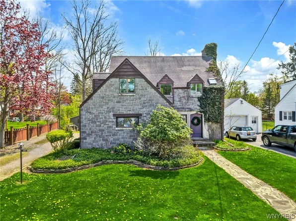 305 Girard Ave, East Aurora, NY 14052