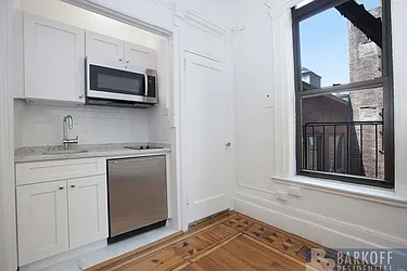 Rented by Barkoff Residential 