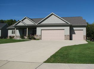 5007 Windy Meadow Cir NE, Cedar Rapids, IA 52411