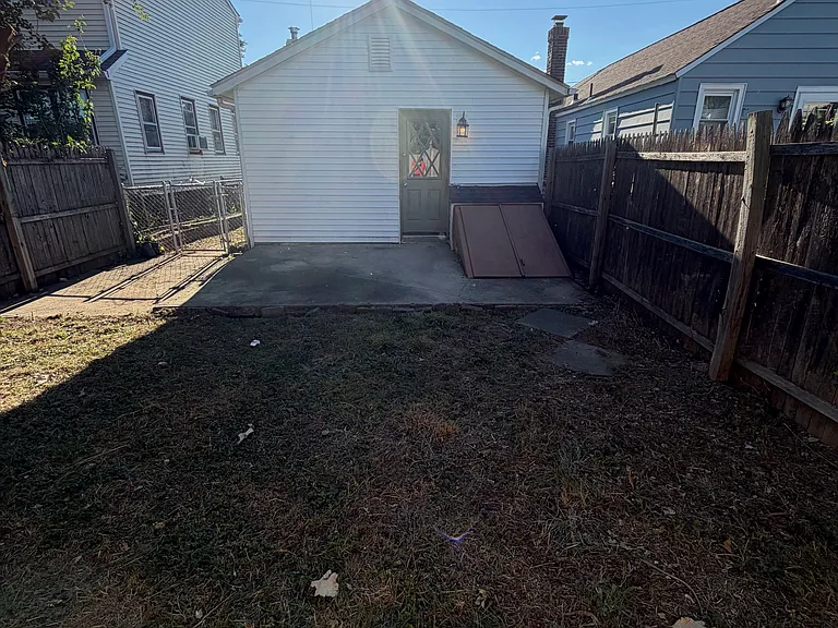 392 Madison Ave — Photo 20