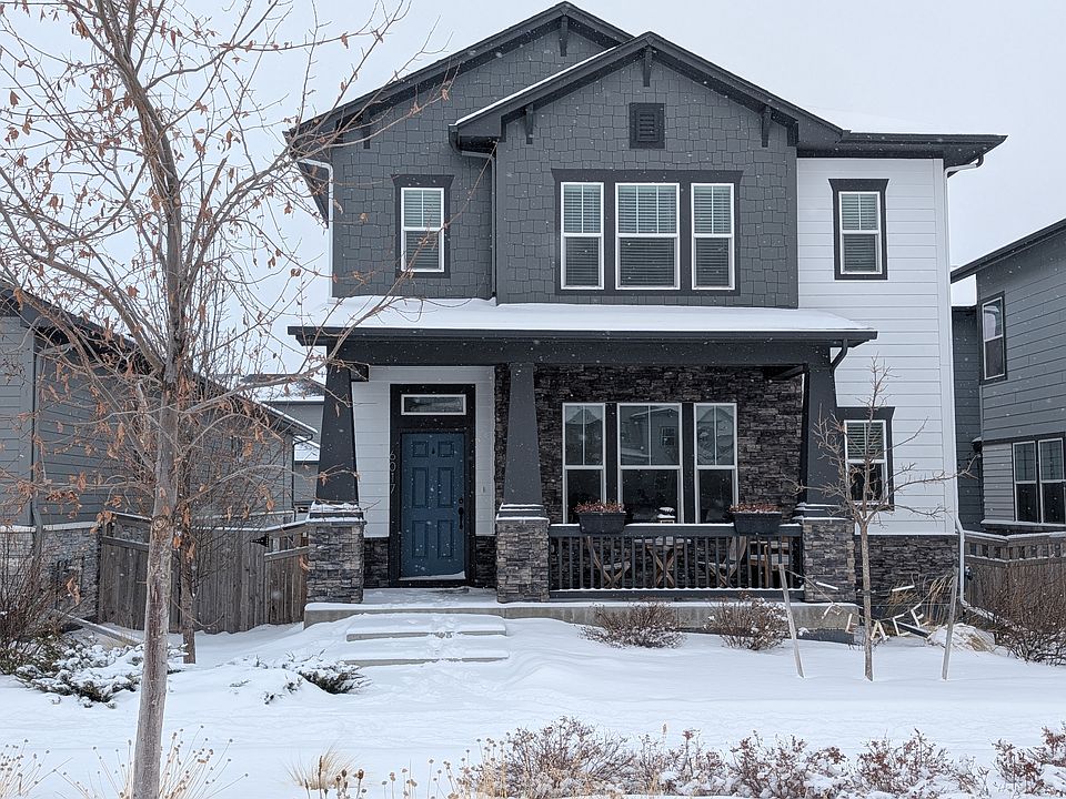 Beautiful Davide Weekly Model Style home with all the upgrades in finishes and lighting.