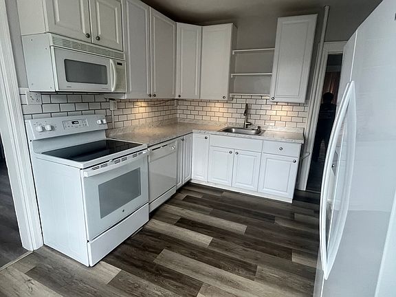 3rd image of 103 N Main St APT B