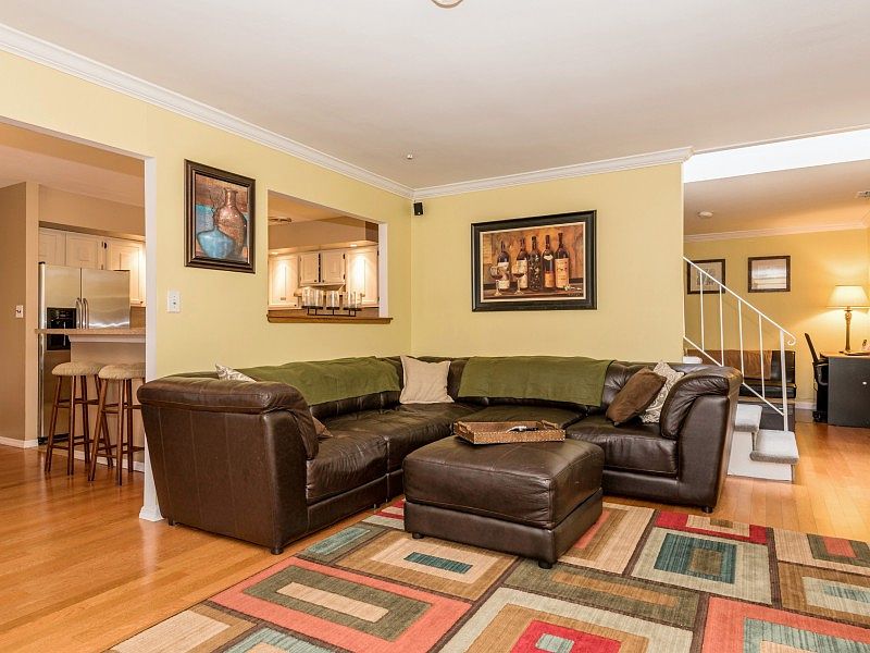 1st image of 406 Clubhouse Ct