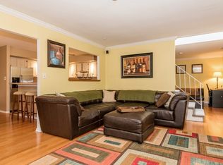 406 Clubhouse Ct, Coram, NY 11727
