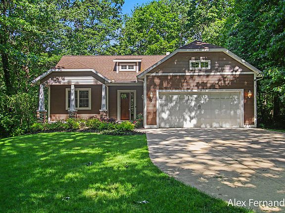 3rd image of 6288 Hawthorne Ct