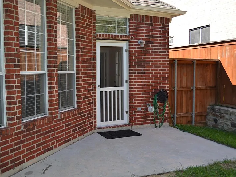 9816 Hickory Hollow Ln — Photo 19