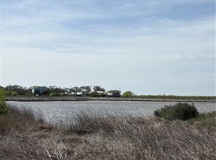 588 Sherwood Dr, Rockport, TX 78382