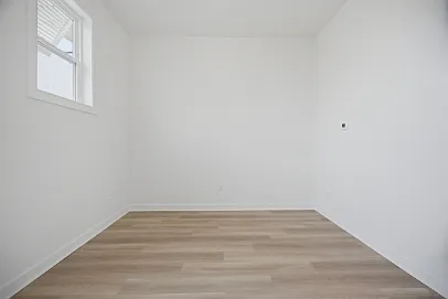 909 Baltic Ave — Photo 12