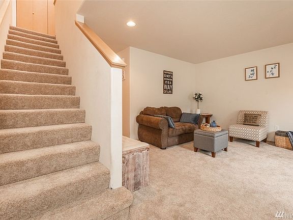 3rd image of 1440 Mountain View Dr
