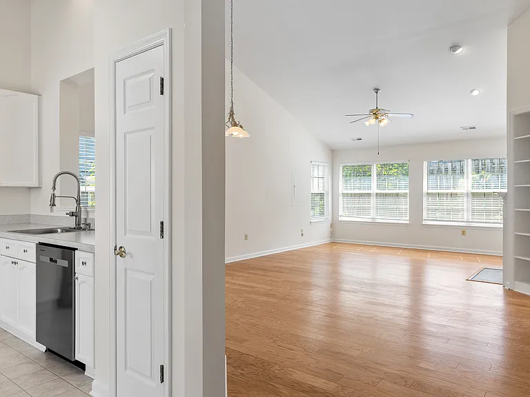 11318 Savannah Dr — Photo 20