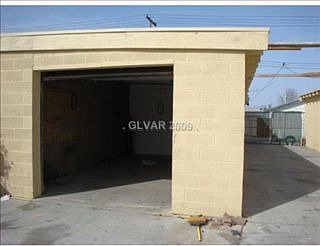 2nd image of 2121 Poplar Ave