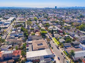 1090 Newport Avenue, 1090-206