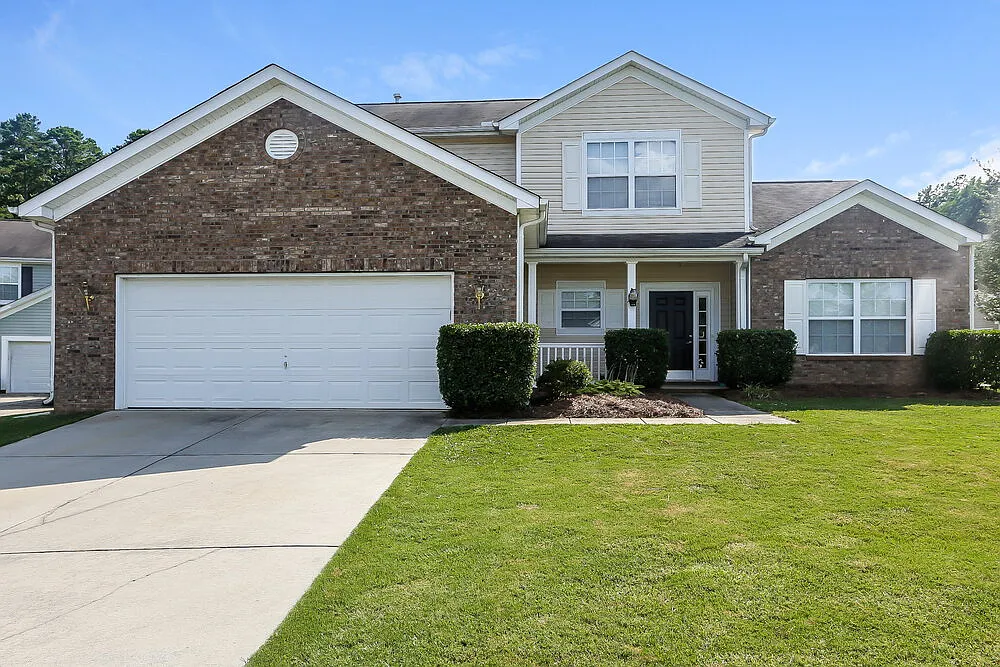 4 bed, 2.5 bath, 2410 sqft, $2,500 — Photo 1