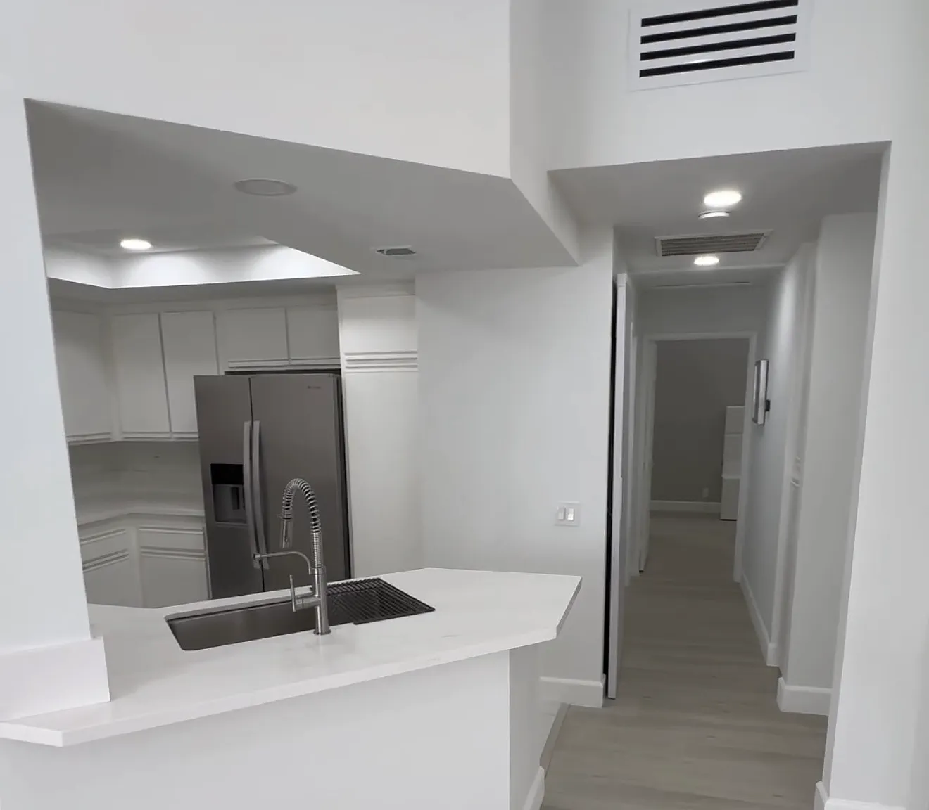 2 bed, 971 sqft, $3,850 — Photo 2