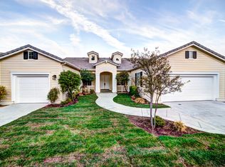 2 Via Palmieki Ct, Lake Elsinore, CA 92532