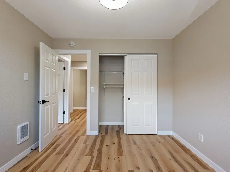Sandy Terrace Apartments — Photo 62