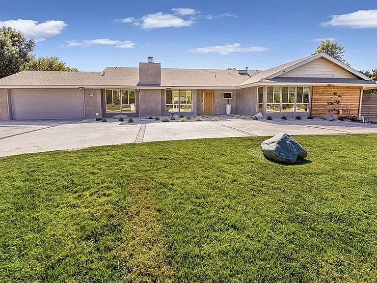 17548 Marilla St — Photo 1