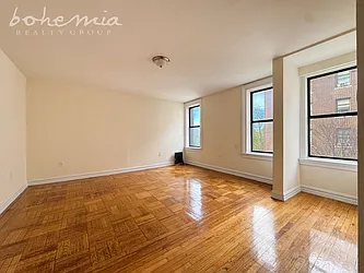 910 Riverside Drive