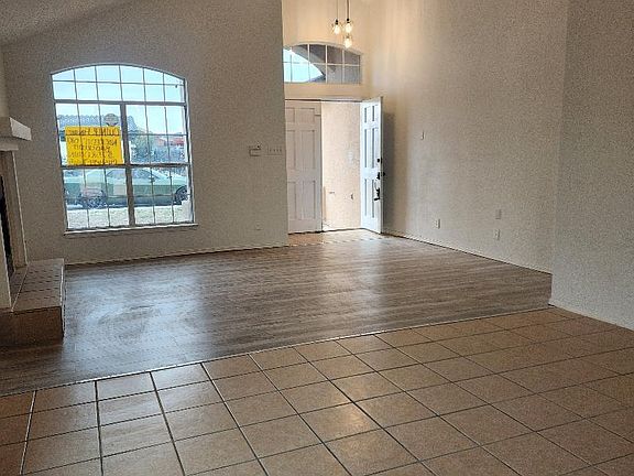 3rd image of 10365 Valle Fertil Dr