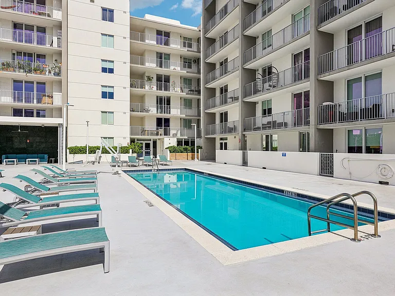 Riverview One Apartments — Photo 12