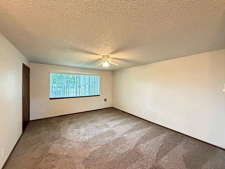 105 W 12th Ave — Photo 3
