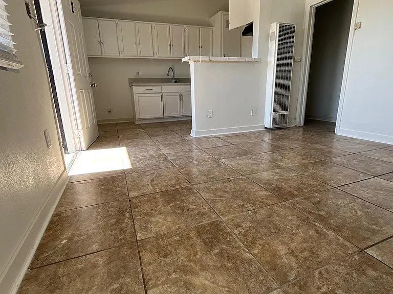 715 W Century Blvd #2 — Photo 12