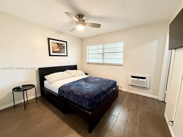 1415 SW 1st St #6 — Photo 6
