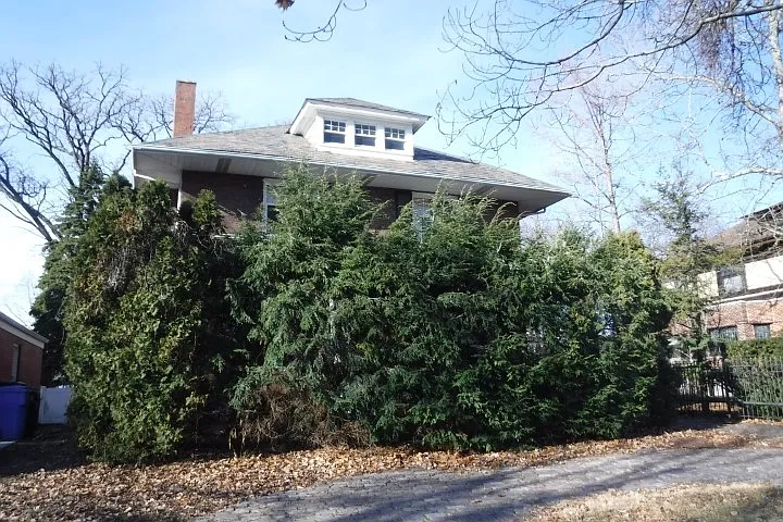 9334 S Pleasant Ave photo 1