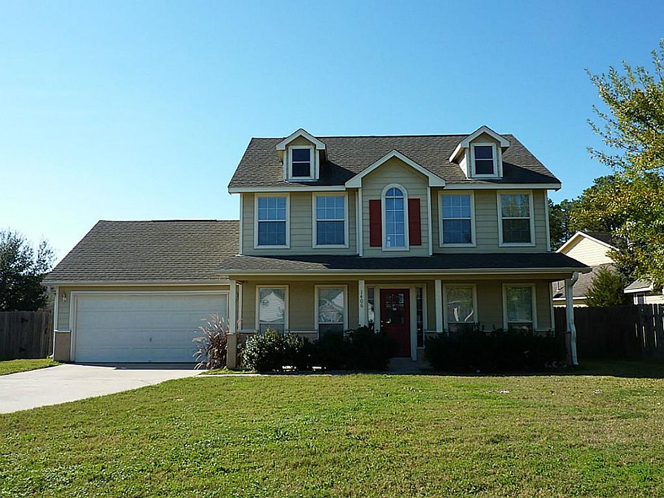3 bedroom, 2.5 bath home with study and formal dining in neighborhood of approx 65 homes. Tomball IS
