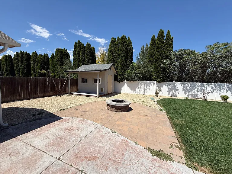 10812 Saffron Dr — Photo 16