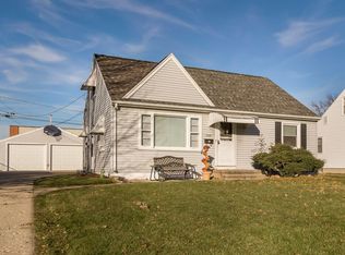 1528 48th St NE, Cedar Rapids, IA 52402